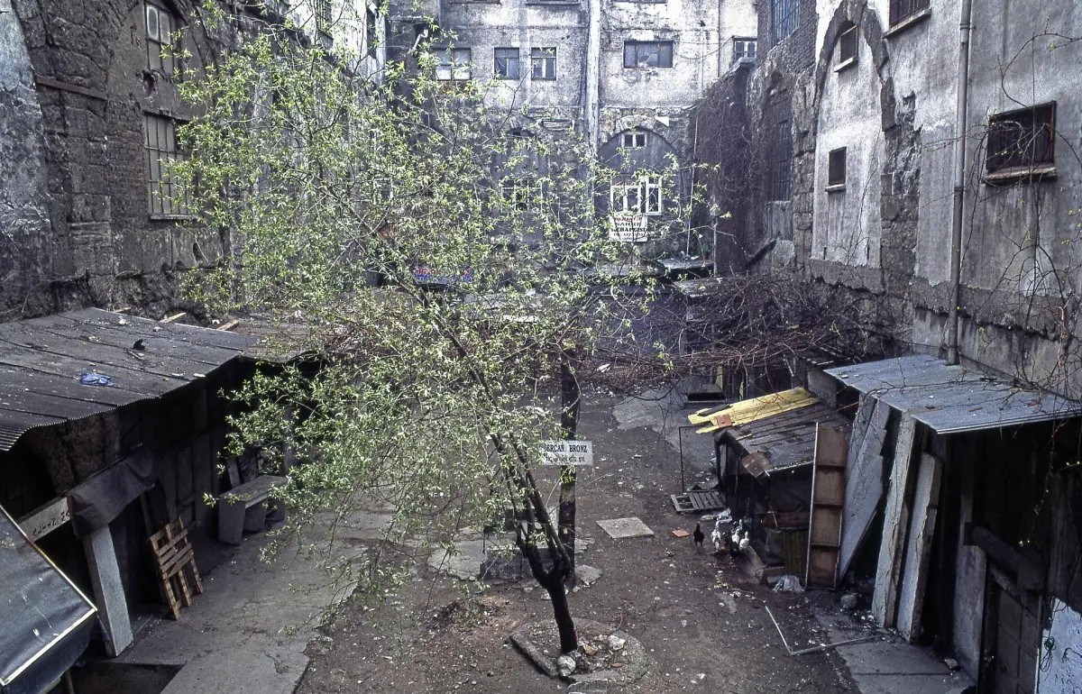 Courtyard of the Büyük Valide Han