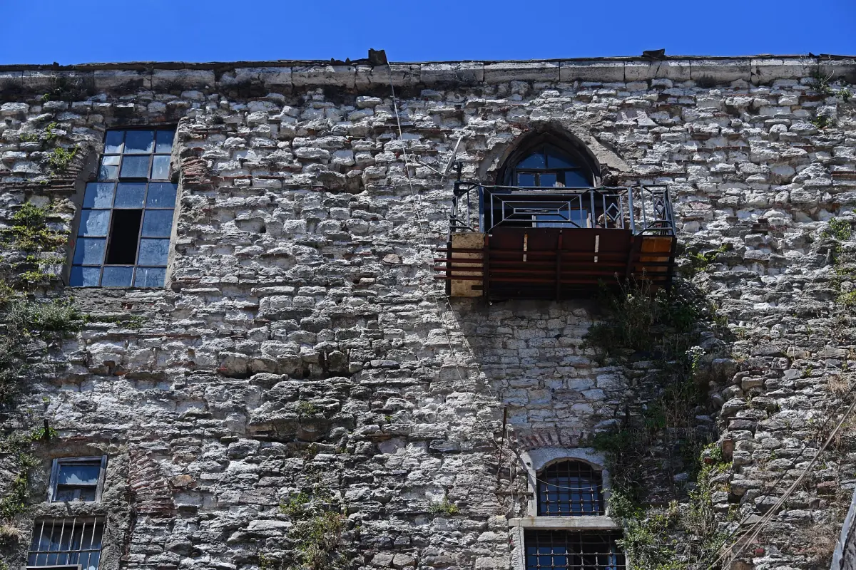 The Büyük Valide Han seen from a neighbouring han